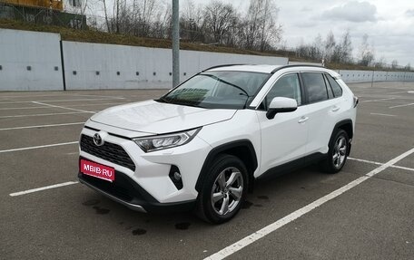 Toyota RAV4, 2021 год, 3 400 000 рублей, 1 фотография