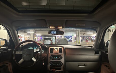 Chrysler 300C II, 2005 год, 1 300 000 рублей, 7 фотография