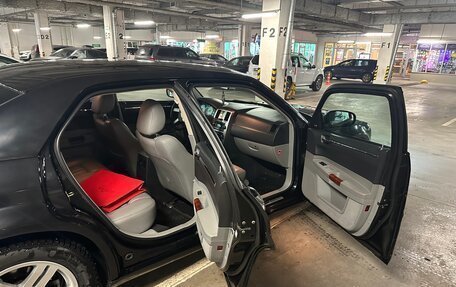 Chrysler 300C II, 2005 год, 1 300 000 рублей, 20 фотография