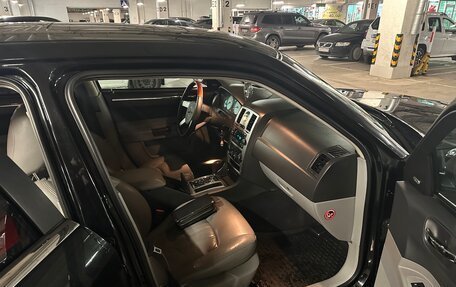 Chrysler 300C II, 2005 год, 1 300 000 рублей, 18 фотография