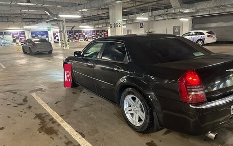 Chrysler 300C II, 2005 год, 1 300 000 рублей, 21 фотография