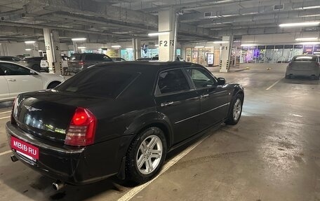 Chrysler 300C II, 2005 год, 1 300 000 рублей, 19 фотография