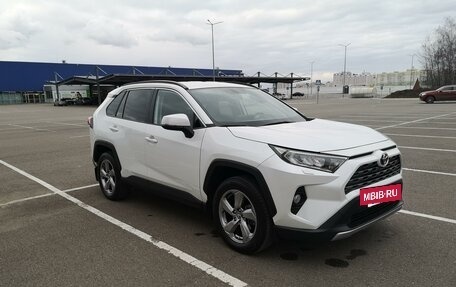 Toyota RAV4, 2021 год, 3 400 000 рублей, 2 фотография