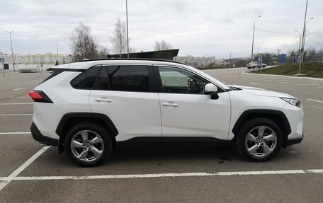 Toyota RAV4, 2021 год, 3 400 000 рублей, 6 фотография