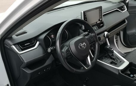 Toyota RAV4, 2021 год, 3 400 000 рублей, 7 фотография