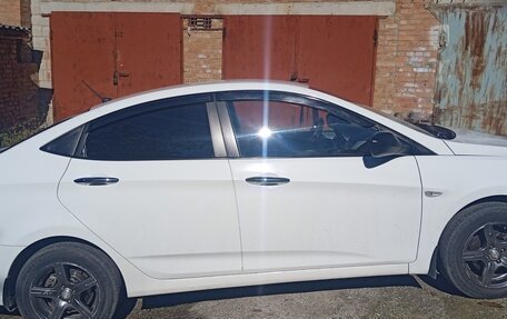 Hyundai Solaris II рестайлинг, 2015 год, 750 000 рублей, 2 фотография