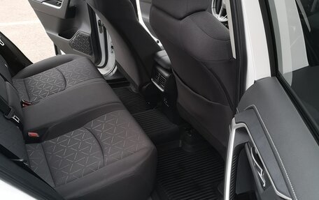 Toyota RAV4, 2021 год, 3 400 000 рублей, 10 фотография