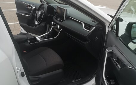 Toyota RAV4, 2021 год, 3 400 000 рублей, 9 фотография