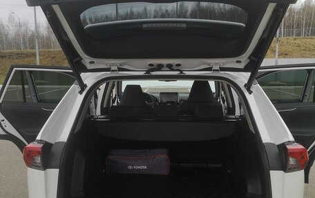 Toyota RAV4, 2021 год, 3 400 000 рублей, 12 фотография