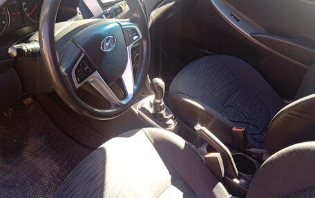 Hyundai Solaris II рестайлинг, 2015 год, 750 000 рублей, 5 фотография