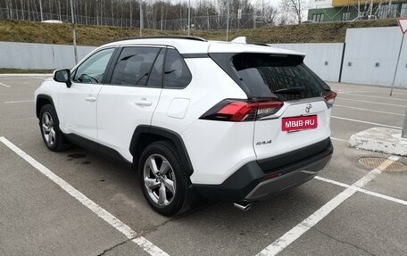 Toyota RAV4, 2021 год, 3 400 000 рублей, 4 фотография