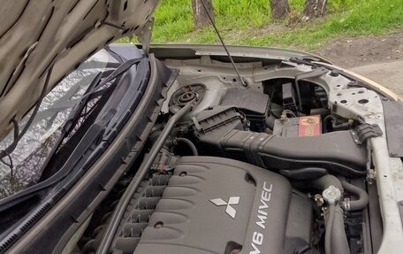 Mitsubishi Outlander III рестайлинг 3, 2008 год, 1 050 000 рублей, 13 фотография