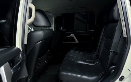 Toyota Land Cruiser 200, 2021 год, 6 766 000 рублей, 9 фотография