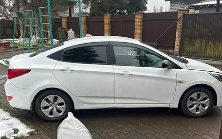 Hyundai Solaris II рестайлинг, 2015 год, 800 000 рублей, 2 фотография