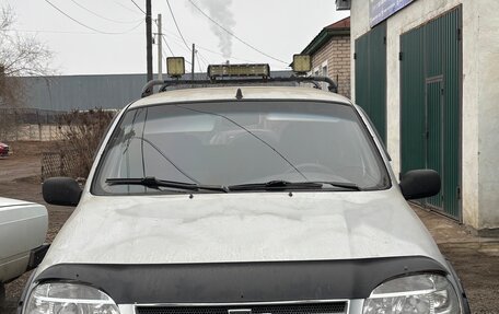 Chevrolet Niva I рестайлинг, 2004 год, 242 000 рублей, 1 фотография