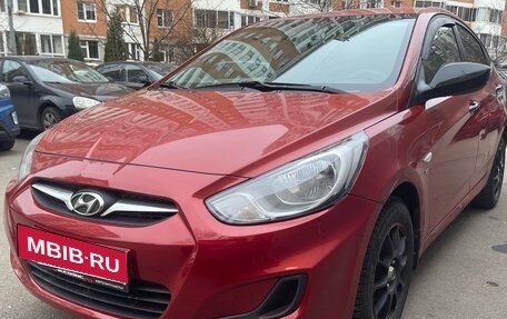Hyundai Solaris II рестайлинг, 2011 год, 520 000 рублей, 1 фотография
