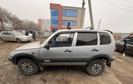 Chevrolet Niva I рестайлинг, 2004 год, 242 000 рублей, 2 фотография