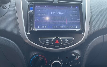 Hyundai Solaris II рестайлинг, 2011 год, 520 000 рублей, 9 фотография