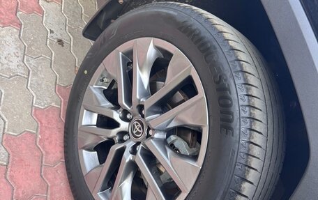 Toyota RAV4, 2021 год, 3 900 000 рублей, 5 фотография