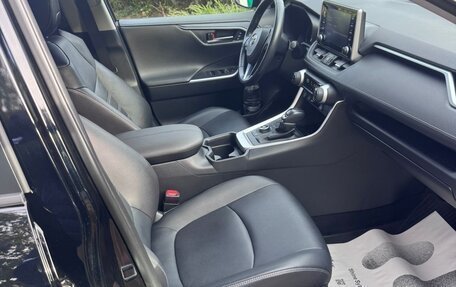 Toyota RAV4, 2021 год, 3 900 000 рублей, 9 фотография