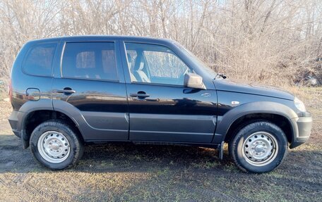 Chevrolet Niva I рестайлинг, 2018 год, 610 000 рублей, 2 фотография
