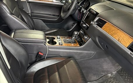 Volkswagen Touareg III, 2011 год, 1 850 000 рублей, 8 фотография