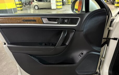 Volkswagen Touareg III, 2011 год, 1 850 000 рублей, 6 фотография