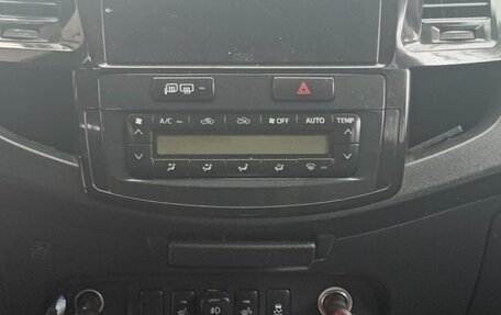 Toyota Hilux VII, 2014 год, 2 700 000 рублей, 3 фотография