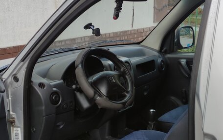 Peugeot Partner II рестайлинг 2, 2006 год, 350 000 рублей, 15 фотография