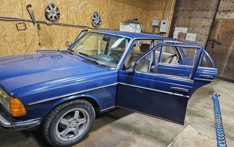 Mercedes-Benz W123, 1980 год, 1 500 000 рублей, 2 фотография