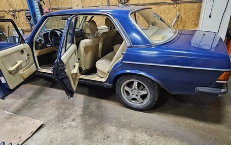 Mercedes-Benz W123, 1980 год, 1 500 000 рублей, 5 фотография