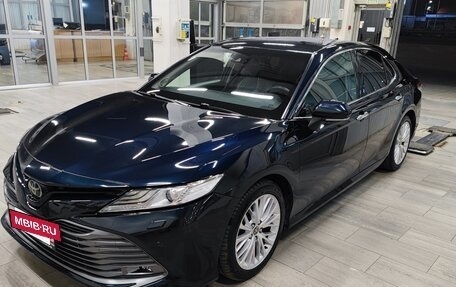 Toyota Camry, 2018 год, 2 450 000 рублей, 2 фотография