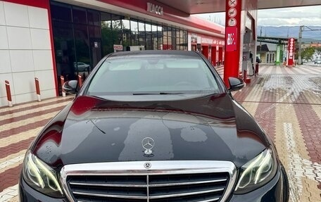 Mercedes-Benz E-Класс, 2019 год, 2 500 000 рублей, 1 фотография