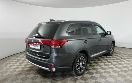 Mitsubishi Outlander III рестайлинг 3, 2017 год, 1 890 000 рублей, 5 фотография