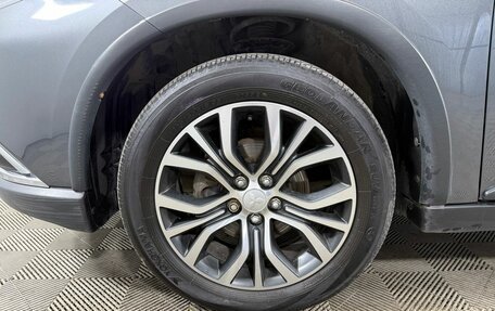 Mitsubishi Outlander III рестайлинг 3, 2017 год, 1 890 000 рублей, 15 фотография