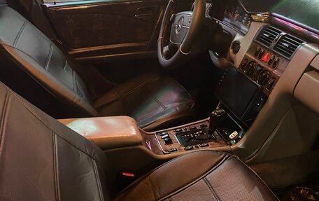 Mercedes-Benz E-Класс, 1997 год, 450 000 рублей, 8 фотография