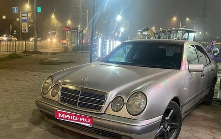 Mercedes-Benz E-Класс, 1997 год, 450 000 рублей, 4 фотография