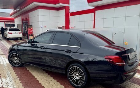 Mercedes-Benz E-Класс, 2019 год, 2 500 000 рублей, 6 фотография