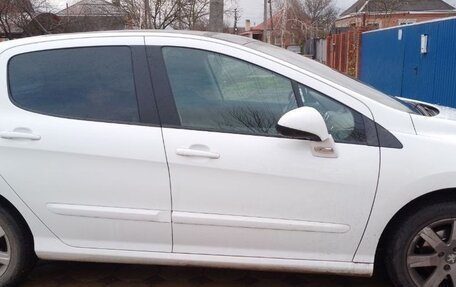 Peugeot 308 II, 2011 год, 690 000 рублей, 2 фотография