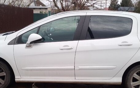 Peugeot 308 II, 2011 год, 690 000 рублей, 3 фотография