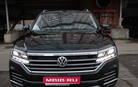 Volkswagen Touareg III, 2018 год, 5 300 000 рублей, 2 фотография