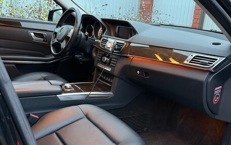 Mercedes-Benz E-Класс, 2013 год, 2 090 000 рублей, 23 фотография