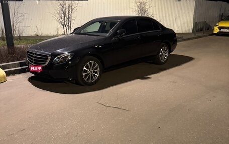 Mercedes-Benz E-Класс, 2019 год, 3 200 000 рублей, 1 фотография