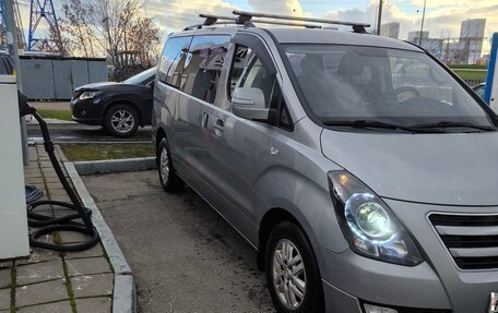 Hyundai Grand Starex Grand Starex I рестайлинг 2, 2016 год, 2 350 000 рублей, 2 фотография