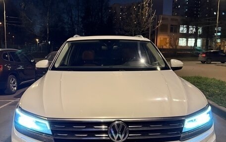 Volkswagen Tiguan II, 2019 год, 2 600 000 рублей, 1 фотография