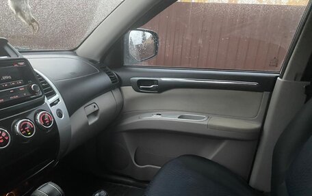 Mitsubishi Pajero Sport II рестайлинг, 2015 год, 1 938 000 рублей, 15 фотография