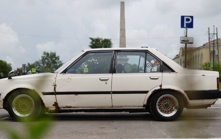 Toyota Carina, 1982 год, 350 000 рублей, 10 фотография
