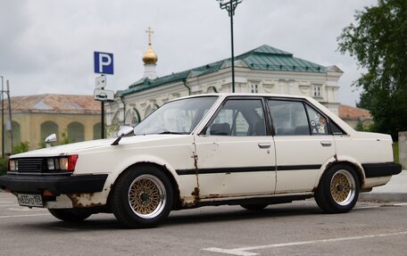 Toyota Carina, 1982 год, 350 000 рублей, 18 фотография
