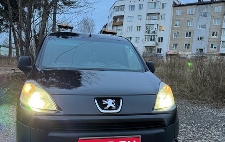 Peugeot Partner II рестайлинг 2, 2011 год, 850 000 рублей, 1 фотография