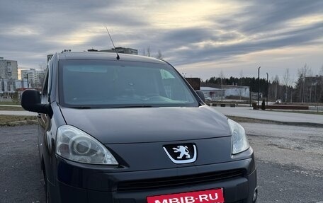 Peugeot Partner II рестайлинг 2, 2011 год, 850 000 рублей, 2 фотография